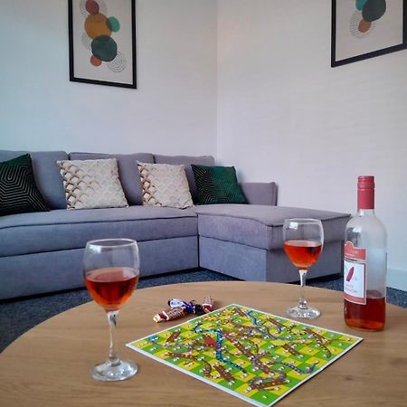 3-Bed Home From Home, Sleeps 6, Great For Contractors, Close To Gulliver'S Valley Theme Park, Free Parking, Hot Tub, Couple Retreat Sheffield Eksteriør bilde
