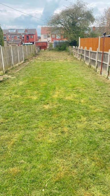 3-Bed Home From Home, Sleeps 6, Great For Contractors, Close To Gulliver'S Valley Theme Park, Free Parking, Hot Tub, Couple Retreat Sheffield Eksteriør bilde
