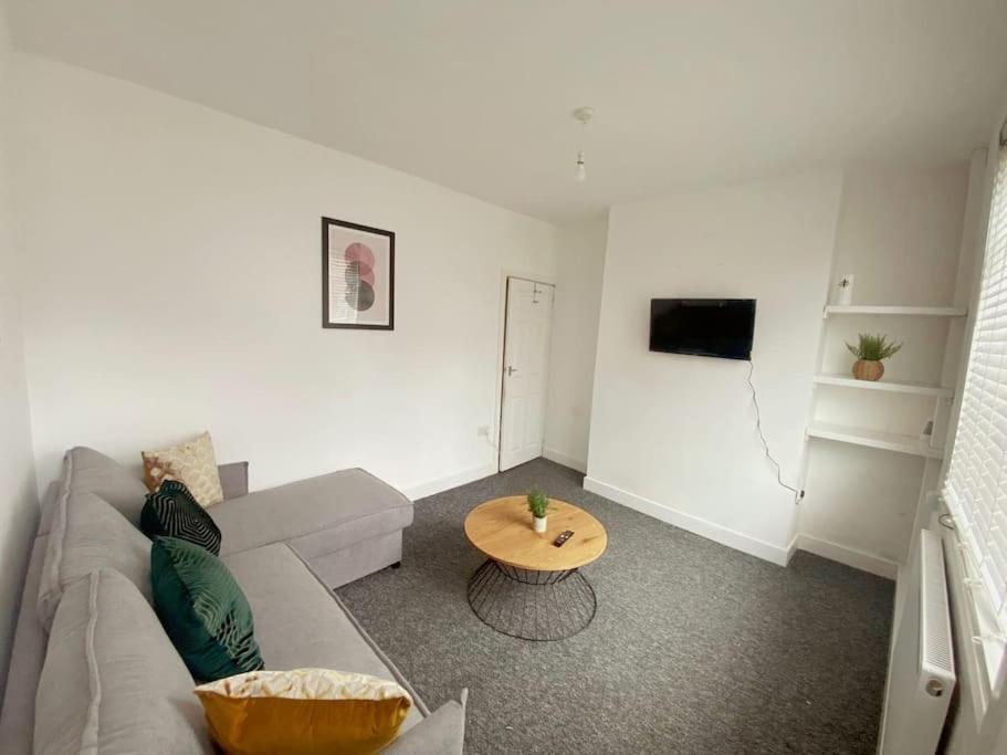 3-Bed Home From Home, Sleeps 6, Great For Contractors, Close To Gulliver'S Valley Theme Park, Free Parking, Hot Tub, Couple Retreat Sheffield Eksteriør bilde