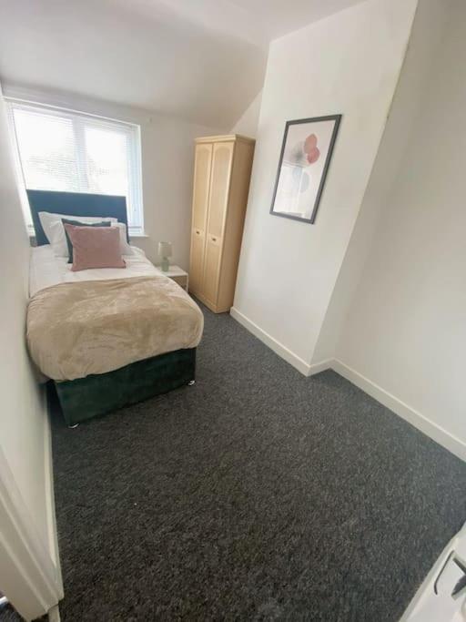 3-Bed Home From Home, Sleeps 6, Great For Contractors, Close To Gulliver'S Valley Theme Park, Free Parking, Hot Tub, Couple Retreat Sheffield Eksteriør bilde