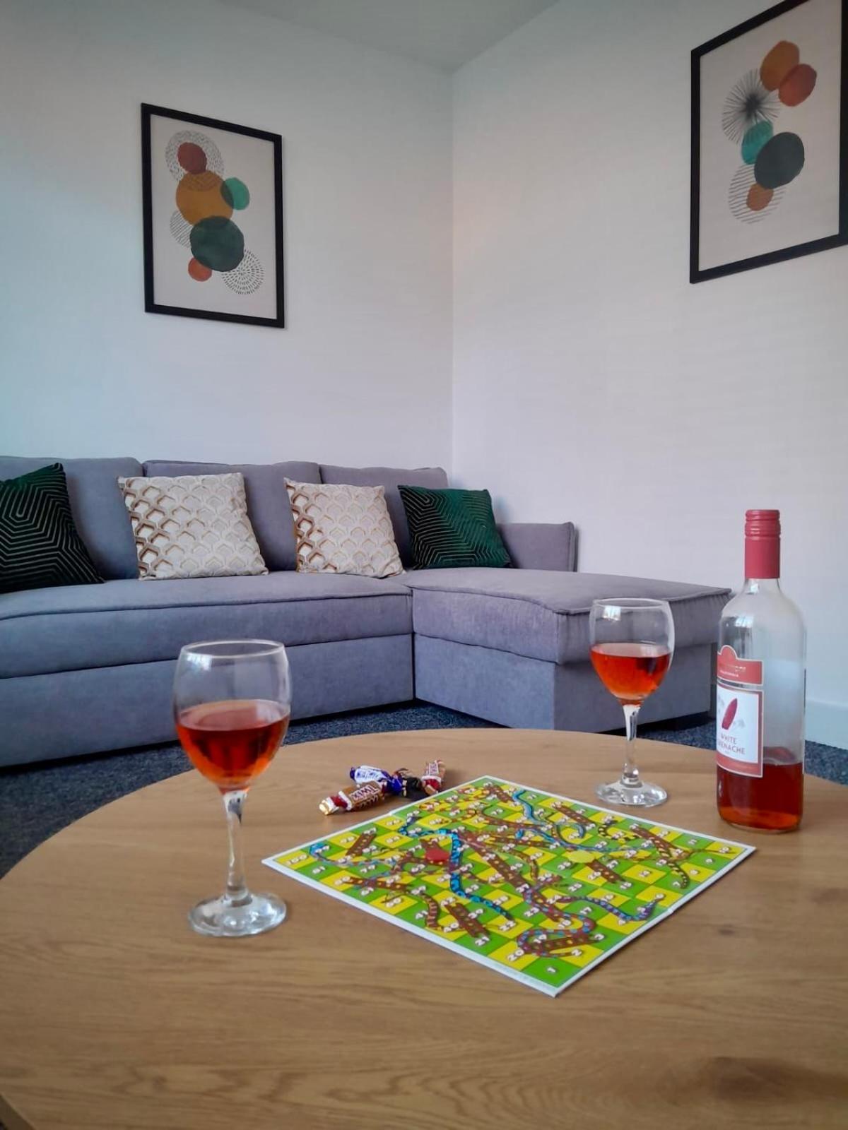 3-Bed Home From Home, Sleeps 6, Great For Contractors, Close To Gulliver'S Valley Theme Park, Free Parking, Hot Tub, Couple Retreat Sheffield Eksteriør bilde