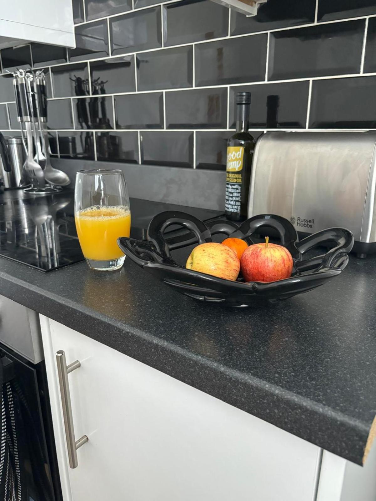 3-Bed Home From Home, Sleeps 6, Great For Contractors, Close To Gulliver'S Valley Theme Park, Free Parking, Hot Tub, Couple Retreat Sheffield Eksteriør bilde
