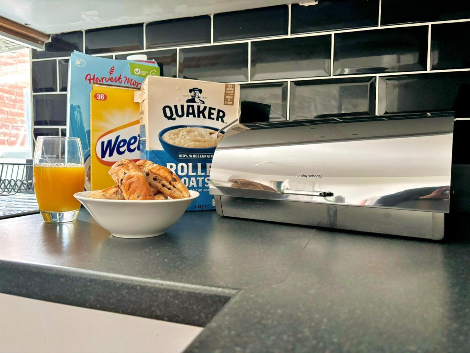 3-Bed Home From Home, Sleeps 6, Great For Contractors, Close To Gulliver'S Valley Theme Park, Free Parking, Hot Tub, Couple Retreat Sheffield Eksteriør bilde