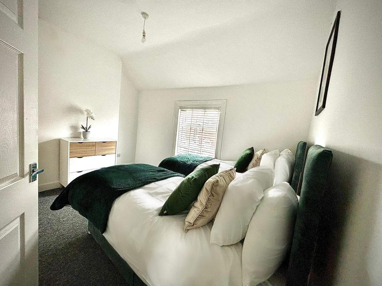 3-Bed Home From Home, Sleeps 6, Great For Contractors, Close To Gulliver'S Valley Theme Park, Free Parking, Hot Tub, Couple Retreat Sheffield Eksteriør bilde